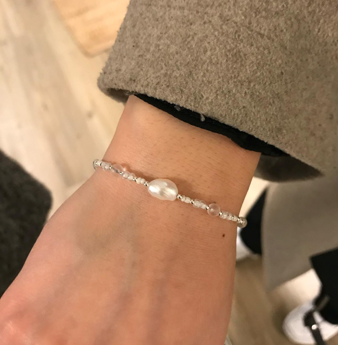 armbånd med en stor perle